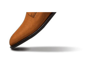 zoom sull'ombra di una scarpa